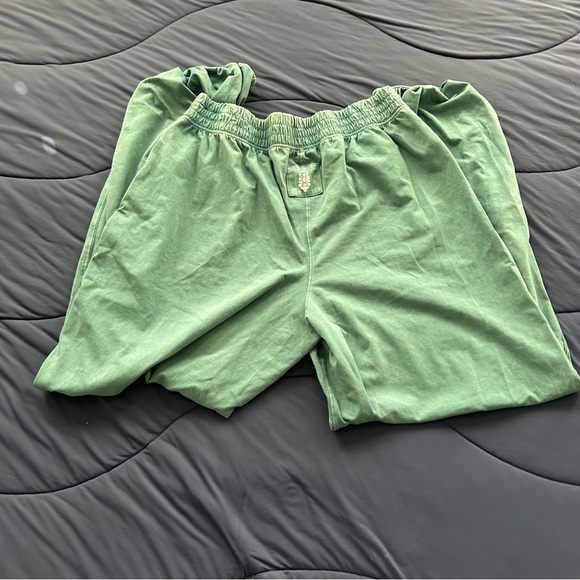 Free People Movement Hot Shot Crossover Set in Evergreen - Picture 8 of 16